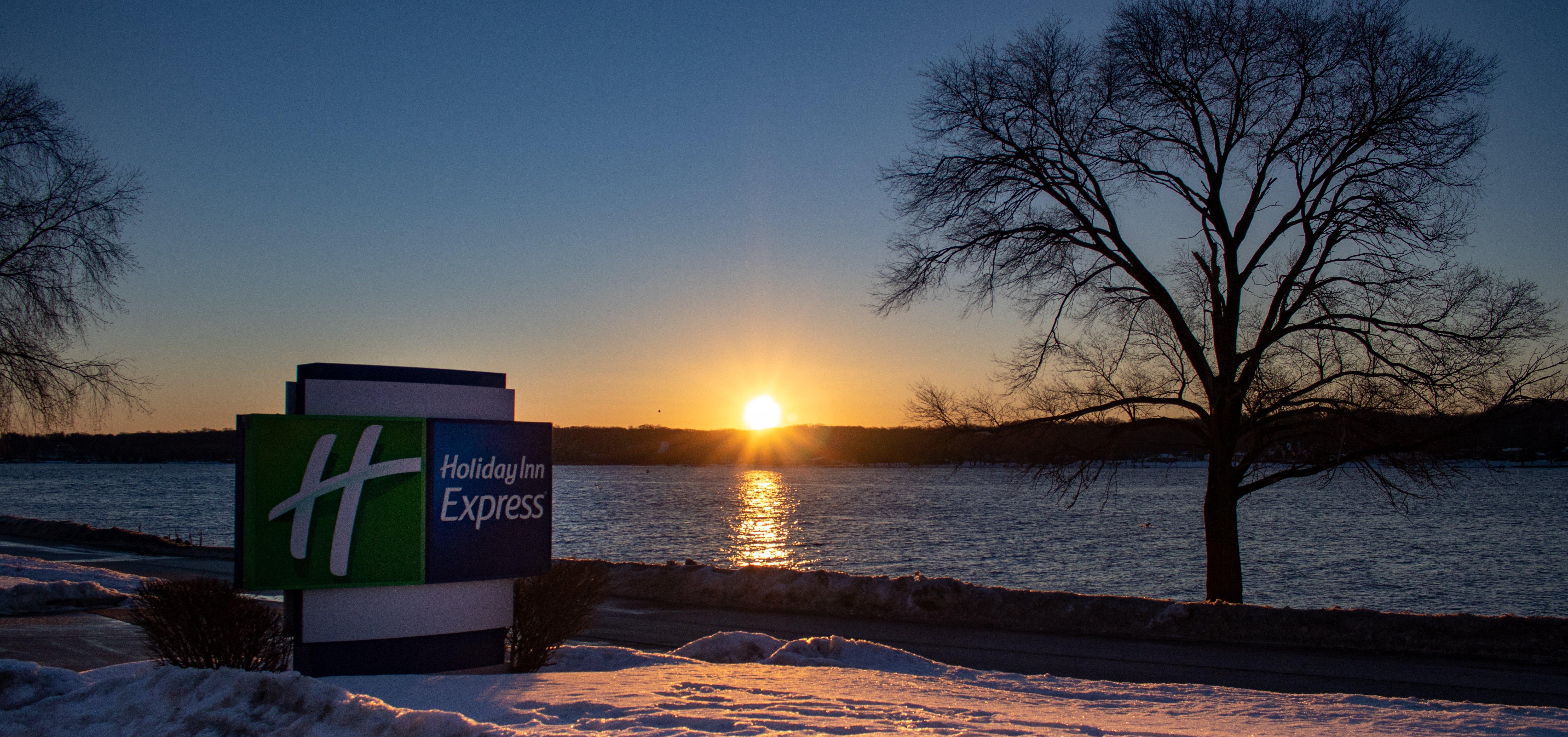 Holiday Inn Express Le Claire Riverfront-Davenport By Ihg Exteriör bild