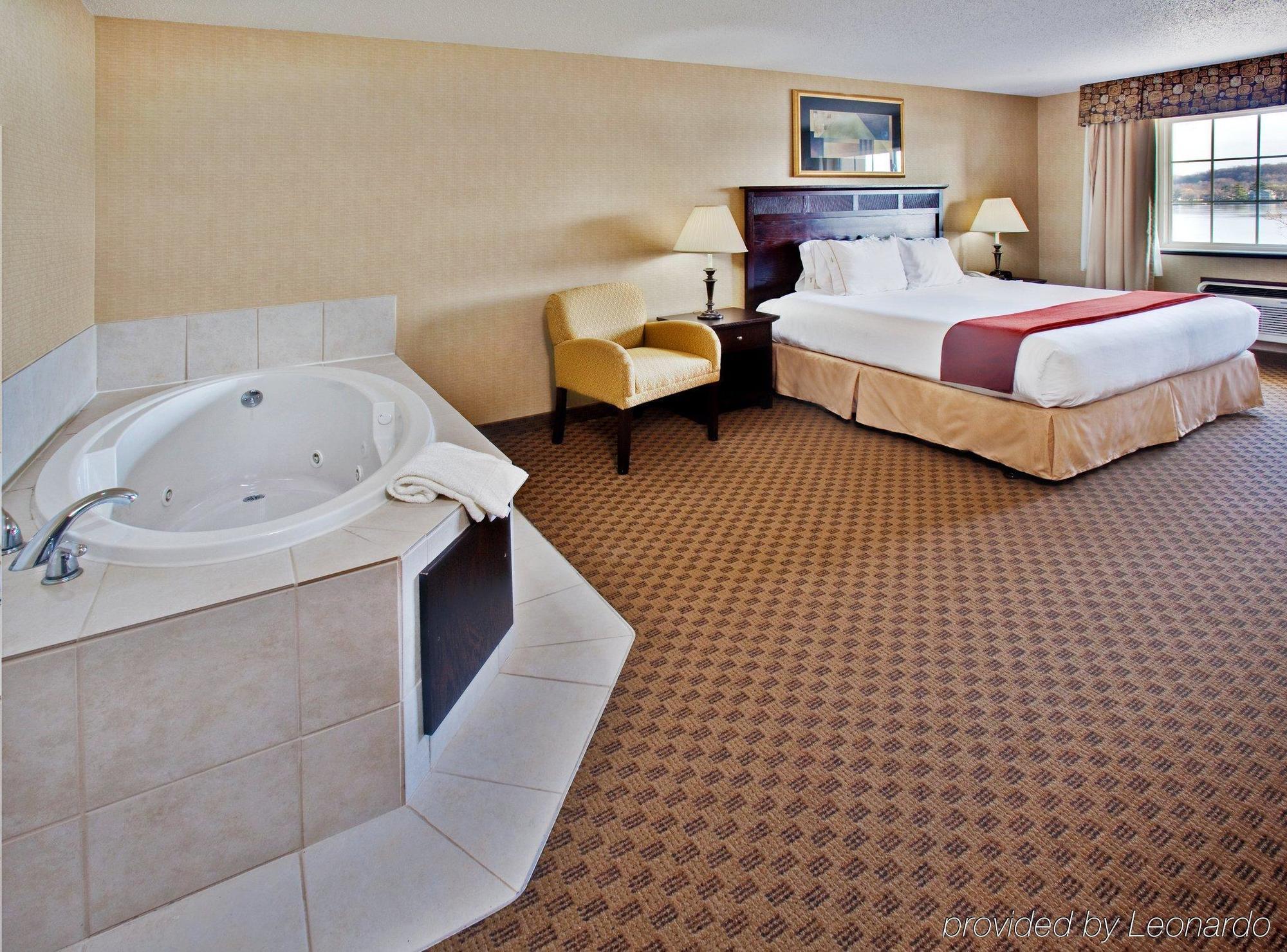 Holiday Inn Express Le Claire Riverfront-Davenport By Ihg Exteriör bild